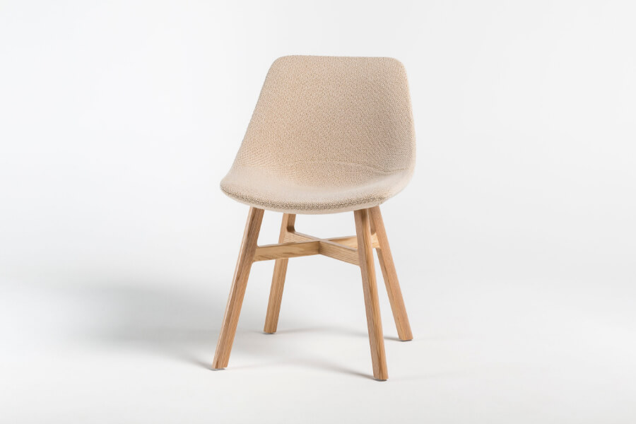 scaun pe bază de lemn modern