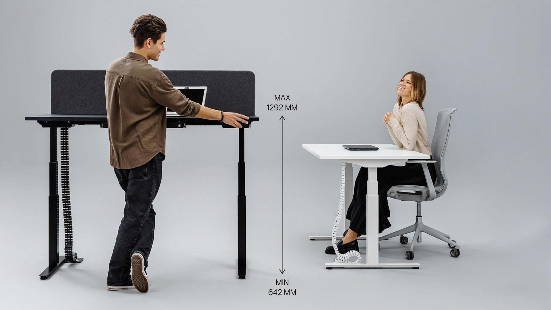 Birou modern spațiu de lucru activ și ergonomic